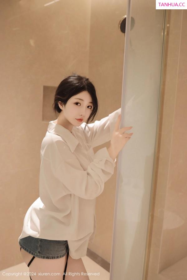   [XiuRen]高清写真图 2024.04.16 No.8400 陈小花 美胸性感第13张图片